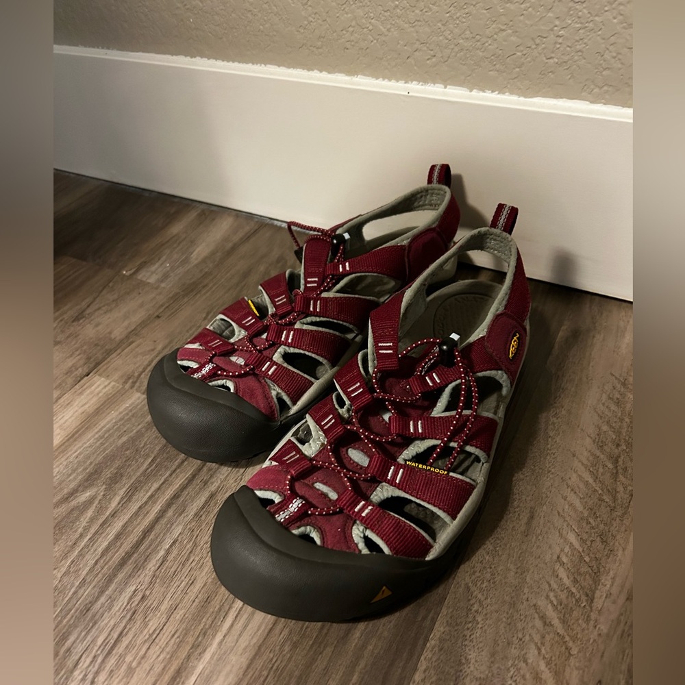 KEEN Newport V2 Sandal, Magenta/Pink/Red, Women’s 10.5/EU 41